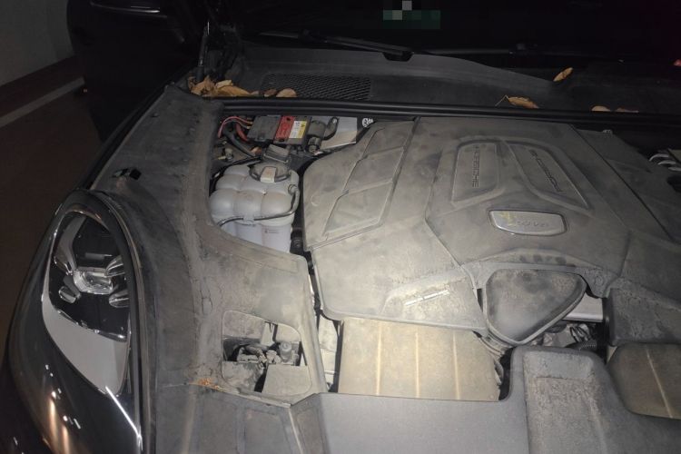 Used Porsche Cayenne 2023 Cayenne 3.0T Platinum Edition Engine Bay Right