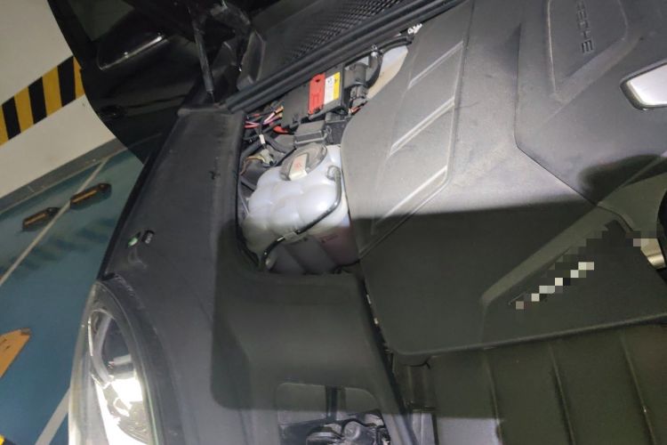 Used Porsche Cayenne 2023 Cayenne 3.0T Platinum Edition Engine Bay Right