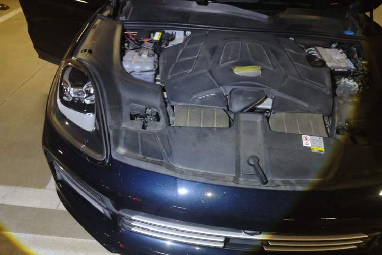 Used Porsche Cayenne 2023 Cayenne 3.0T Engine Bay Right