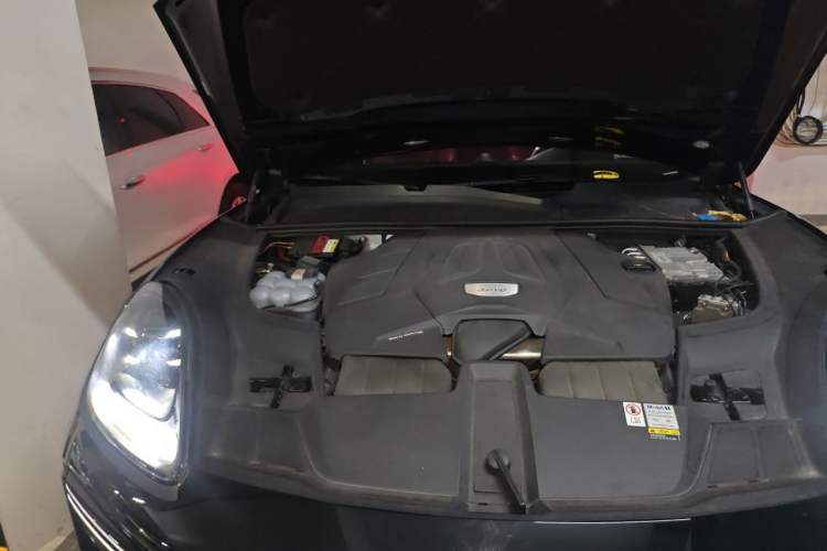 Used Porsche Cayenne 2023 Cayenne 3.0T Platinum Edition Engine Bay Right