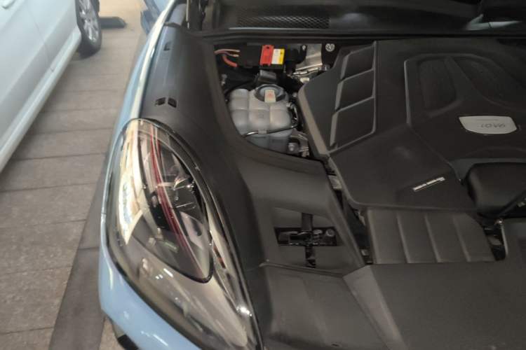 Used Porsche Cayenne 2023 Cayenne 3.0T Platinum Edition Engine Bay Right