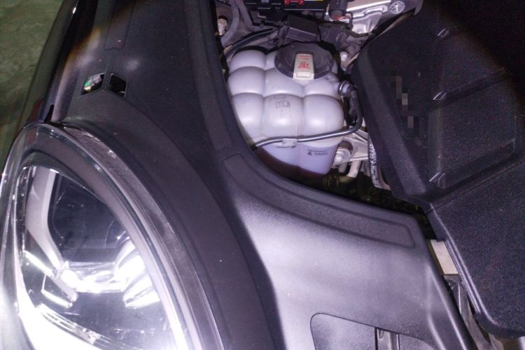 Used Porsche Cayenne 2023 Cayenne 3.0T Platinum Edition Engine Bay Right
