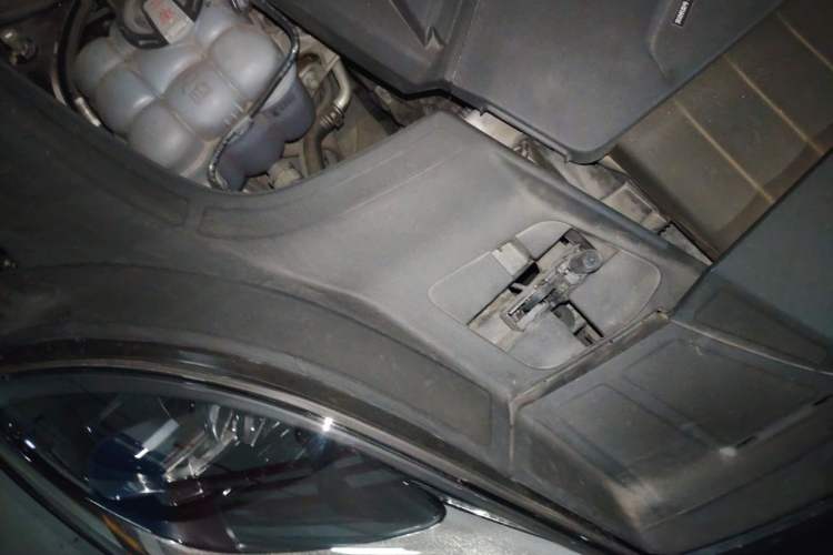 Used Porsche Cayenne 2023 Cayenne 3.0T Platinum Edition Engine Bay Right