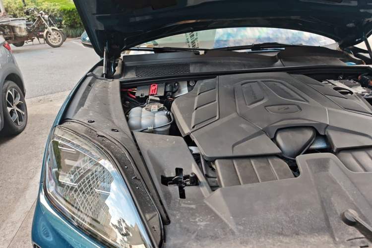 Used Porsche Cayenne 2023 Cayenne 3.0T Engine Bay Right