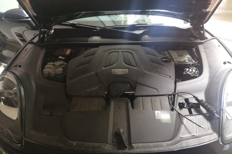 Used Porsche Cayenne 2023 Cayenne 3.0T Platinum Edition Engine Bay