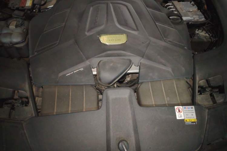 Used Porsche Cayenne 2023 Cayenne 3.0T Platinum Edition Engine Bay