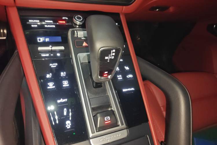 Used Porsche Cayenne 2023 Cayenne S 2.9T Platinum Edition Gear Lever