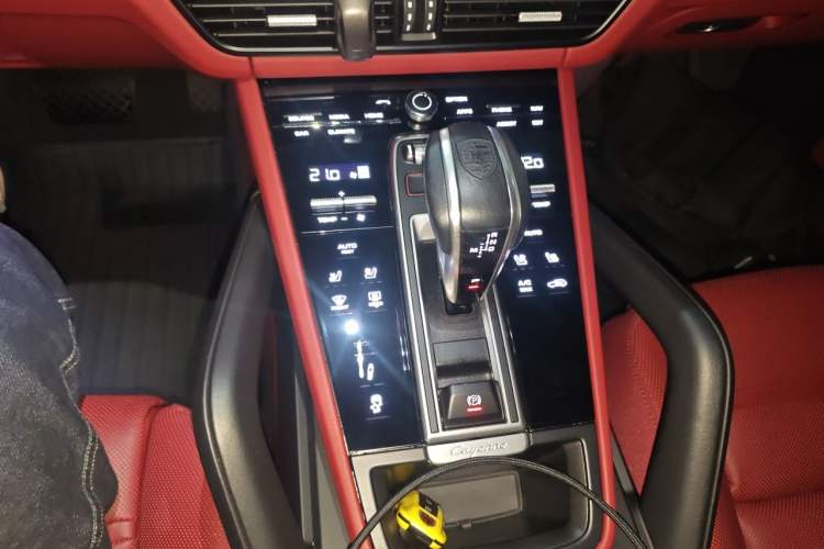 Used Porsche Cayenne 2023 Cayenne 3.0T Platinum Edition Gear Lever