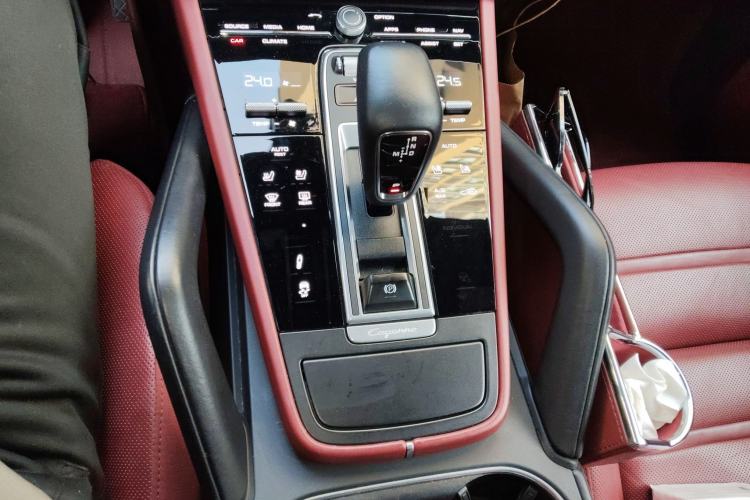 Used Porsche Cayenne 2023 Cayenne 3.0T Platinum Edition Gear Lever