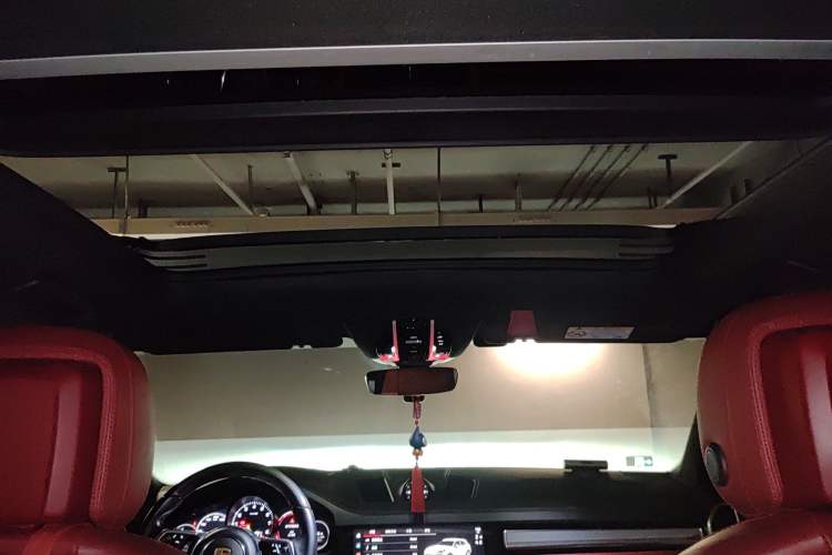 Used Porsche Cayenne 2023 Cayenne Coupé 3.0T Platinum Edition Headliner