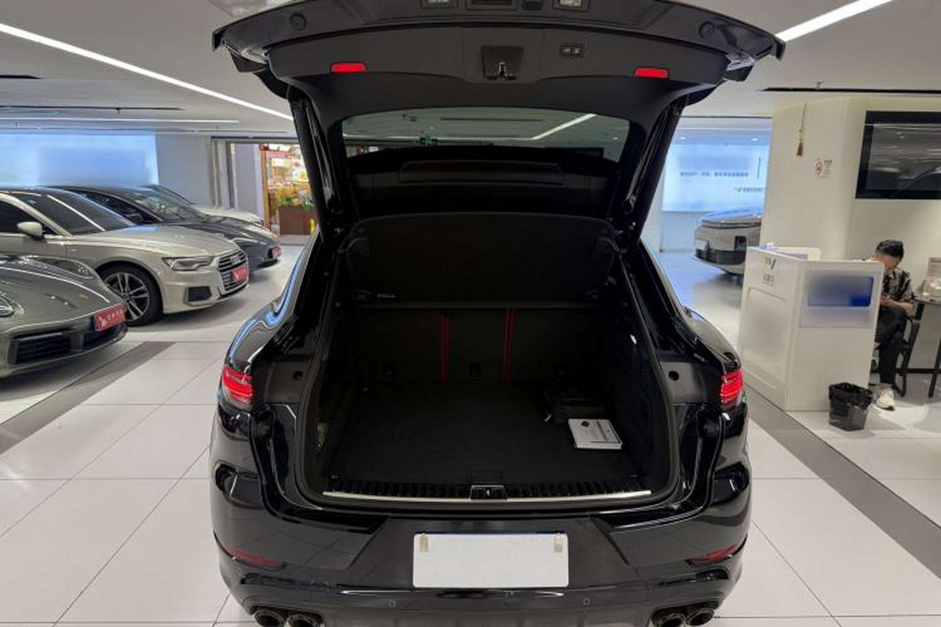 Used Porsche Cayenne 2023 Cayenne S Coupé 2.9T Interior 1