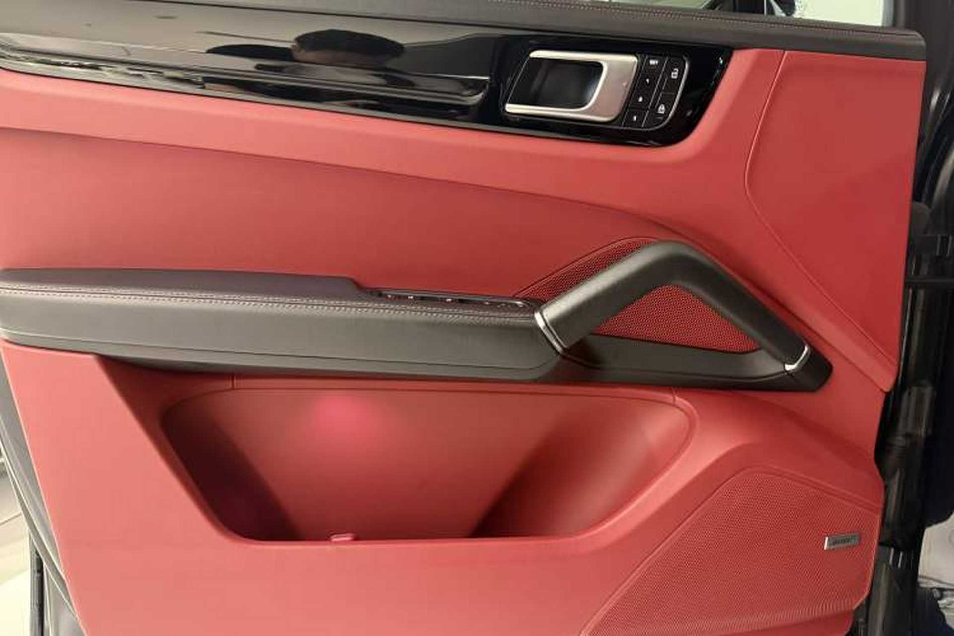 Used Porsche Cayenne 2023 Cayenne S Coupé 2.9T Interior 10