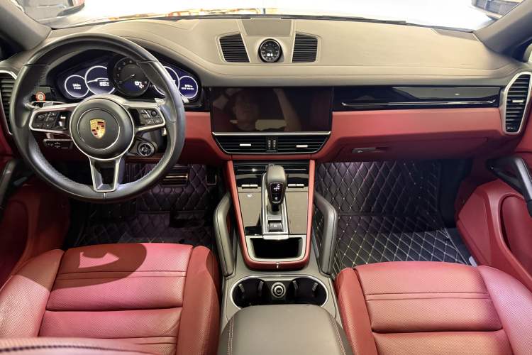 Used Porsche Cayenne 2023 Cayenne S Coupé 2.9T Interior 11