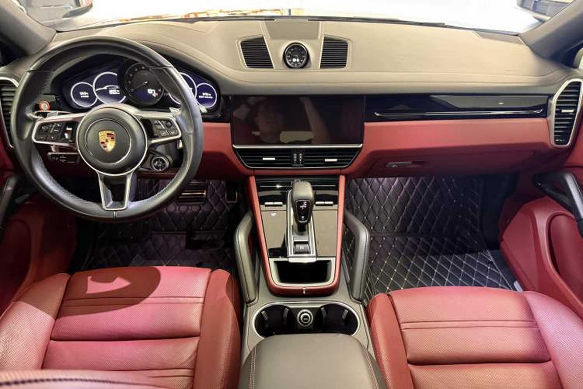 Used Porsche Cayenne 2023 Cayenne S Coupé 2.9T Interior 11
