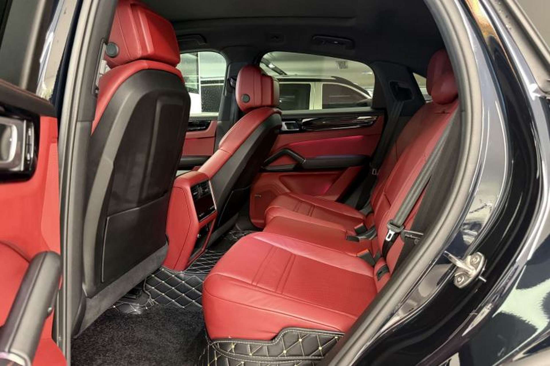 Used Porsche Cayenne 2023 Cayenne S Coupé 2.9T Interior 12