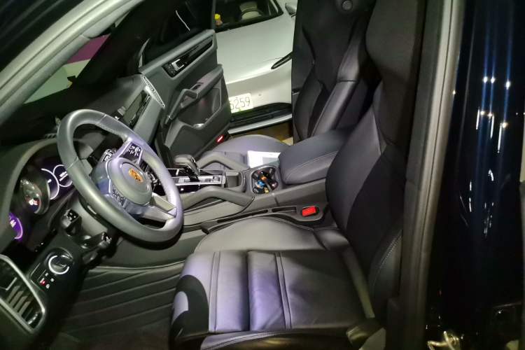 Used Porsche Cayenne 2023 Cayenne Coupé 3.0T Left Front Seat