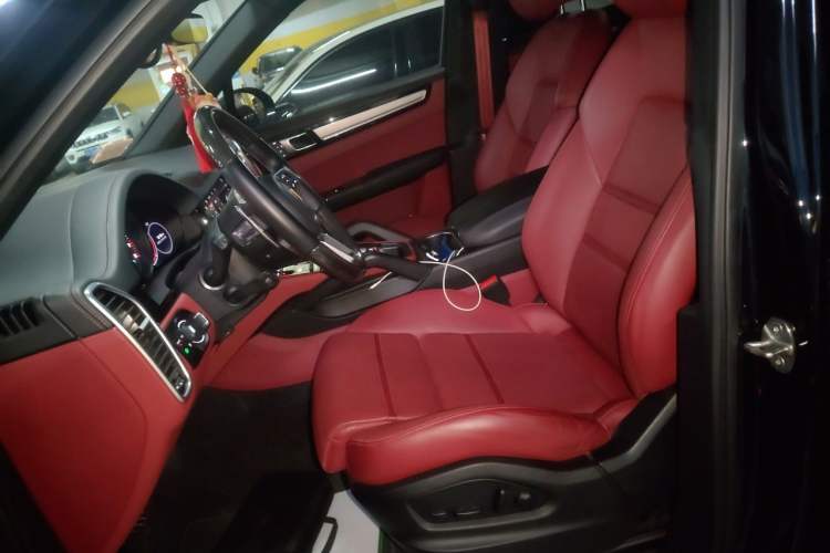 Used Porsche Cayenne 2023 Cayenne 3.0T Platinum Edition Left Front Seat