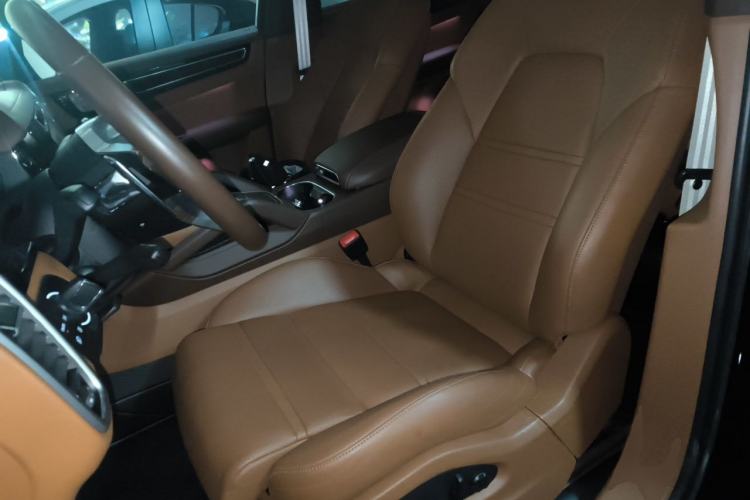 Used Porsche Cayenne 2023 Cayenne 3.0T Platinum Edition Left Front Seat