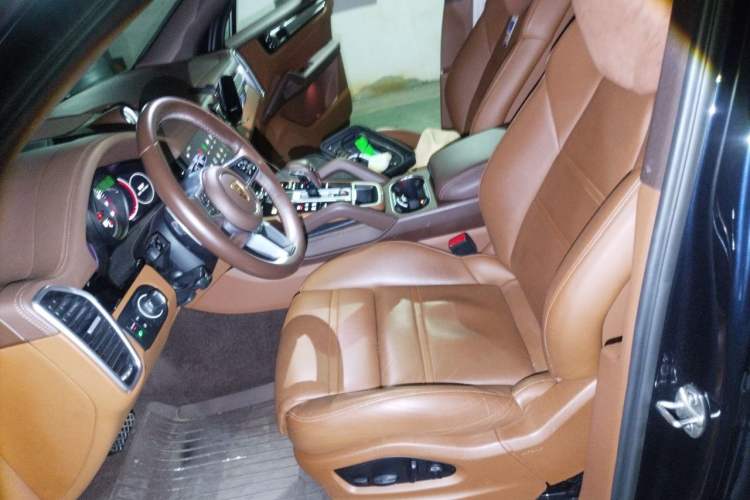 Used Porsche Cayenne 2023 Cayenne 3.0T Platinum Edition Left Front Seat