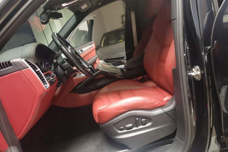 Used Porsche Cayenne 2023 Cayenne 3.0T Platinum Edition Left Front Seat