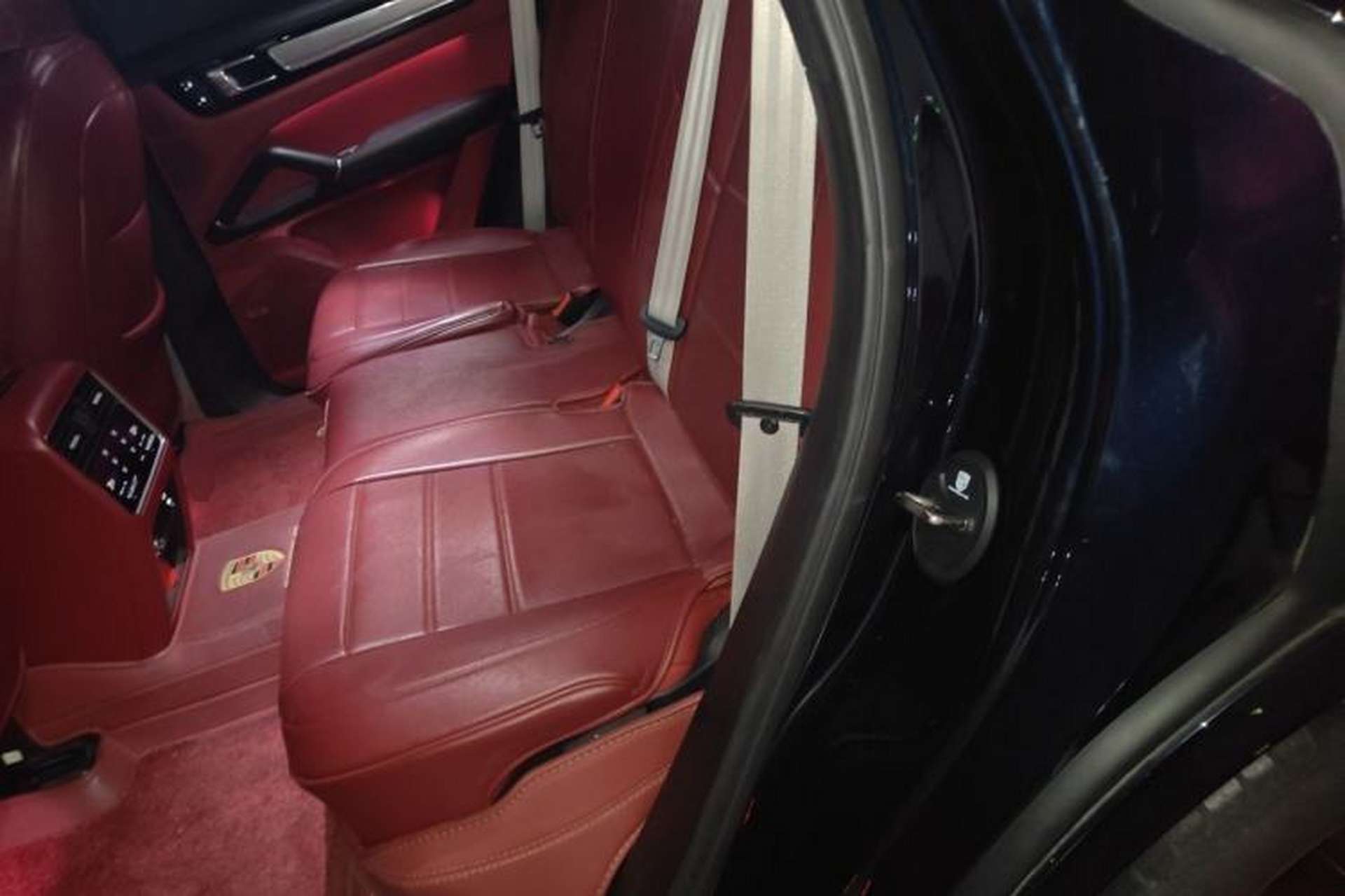 Used Porsche Cayenne 2023 Cayenne 3.0T Platinum Edition Left Rear Seat