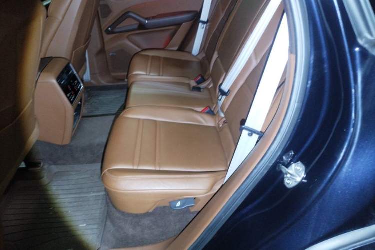 Used Porsche Cayenne 2023 Cayenne 3.0T Platinum Edition Left Rear Seat
