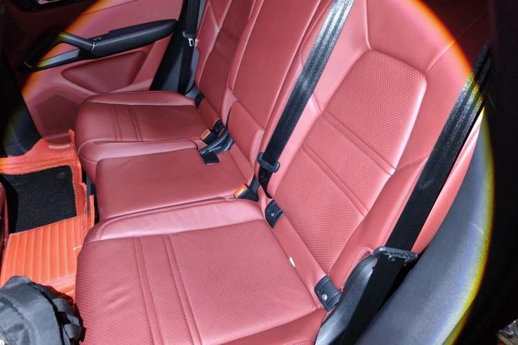 Used Porsche Cayenne 2023 Cayenne Coupé 3.0T Left Rear Seat
