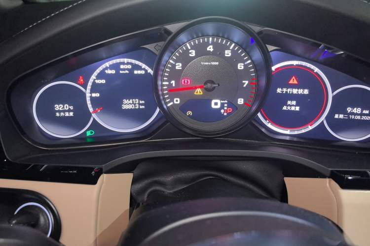 Used Porsche Cayenne 2023 Cayenne 3.0T Platinum Edition Odometer Close Up