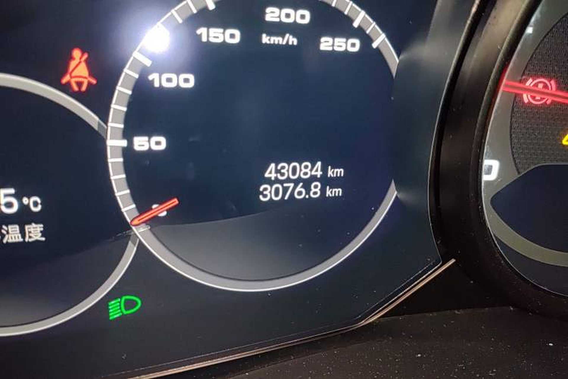 Used Porsche Cayenne 2023 Cayenne Coupé 3.0T Platinum Edition Odometer Close Up