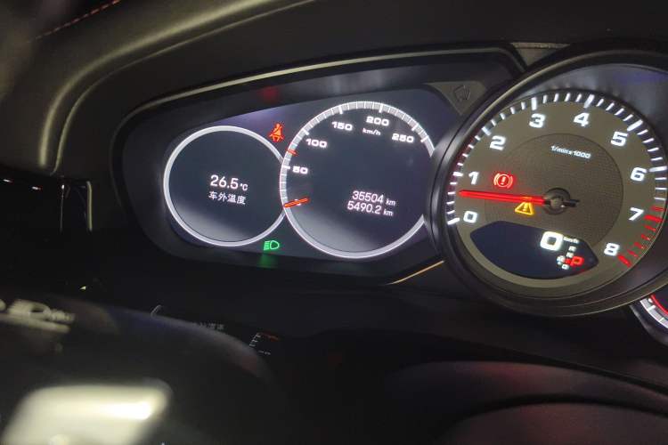 Used Porsche Cayenne 2023 Cayenne Coupé 3.0T Platinum Edition Odometer Close Up