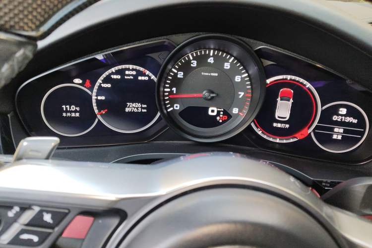 Used Porsche Cayenne 2023 Cayenne 3.0T Platinum Edition Odometer Close Up