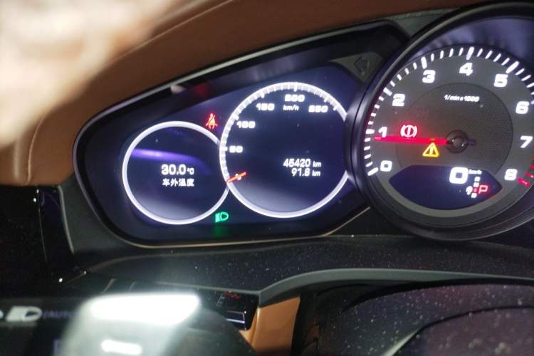 Used Porsche Cayenne 2023 Cayenne 3.0T Platinum Edition Odometer Close Up