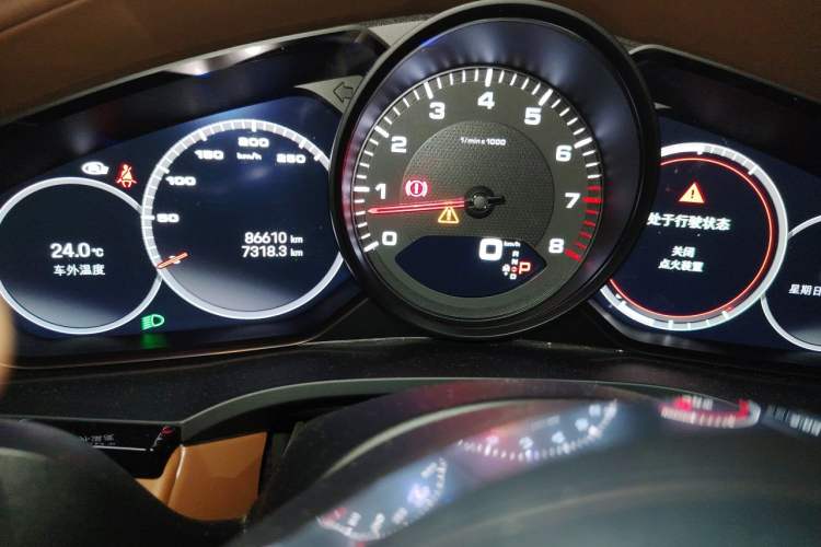 Used Porsche Cayenne 2023 Cayenne 3.0T Platinum Edition Odometer Close Up