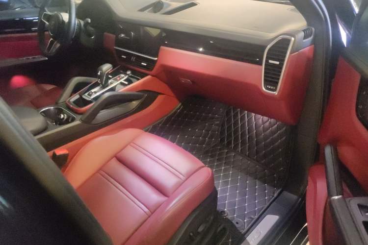 Used Porsche Cayenne 2023 Cayenne S Coupé 2.9T Right Front Seat
