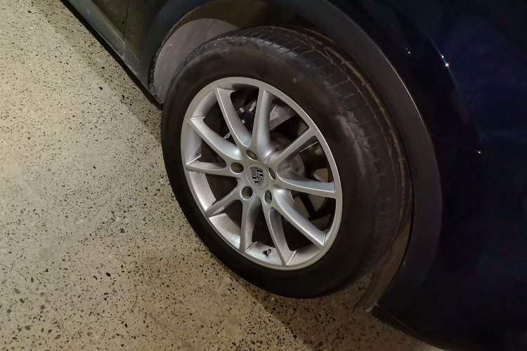 Used Porsche Cayenne 2023 Cayenne Coupé 3.0T Right Front Wheel Hub