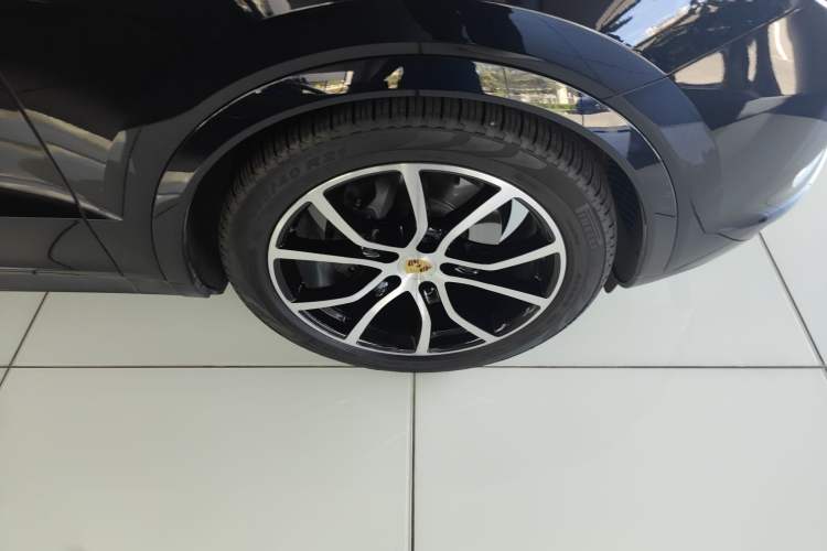 Used Porsche Cayenne 2023 Cayenne 3.0T Right Front Wheel Hub