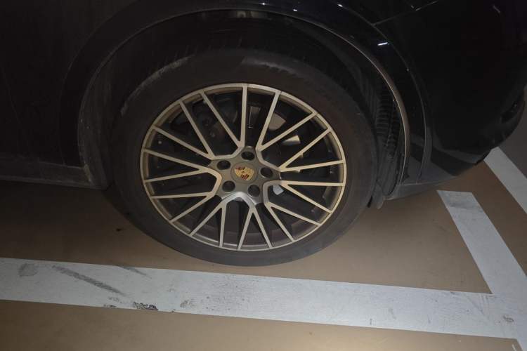 Used Porsche Cayenne 2023 Cayenne 3.0T Platinum Edition Right Front Wheel Hub