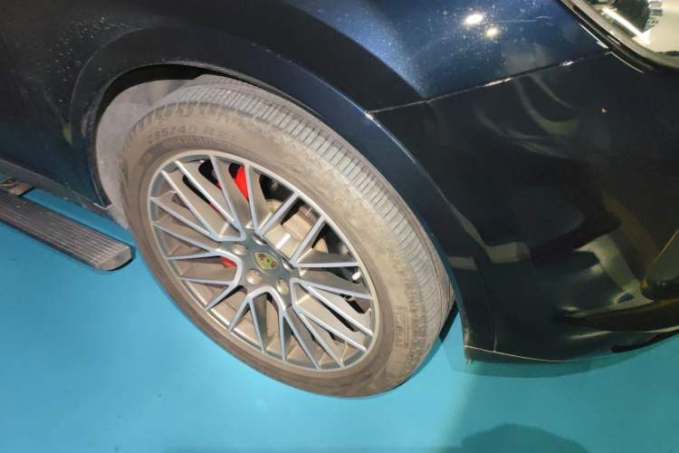 Used Porsche Cayenne 2023 Cayenne 3.0T Platinum Edition Right Front Wheel Hub
