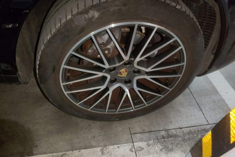 Used Porsche Cayenne 2023 Cayenne 3.0T Platinum Edition Right Front Wheel Hub