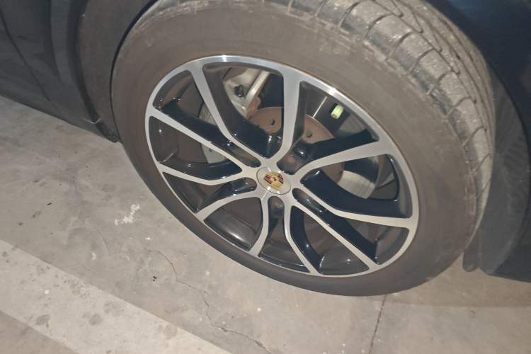 Used Porsche Cayenne 2023 Cayenne S 2.9T Platinum Edition Right Front Wheel Hub
