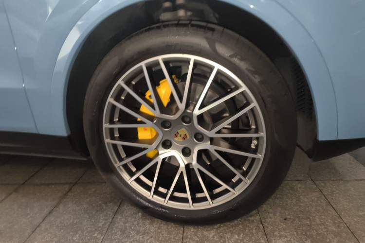 Used Porsche Cayenne 2023 Cayenne 3.0T Platinum Edition Right Front Wheel Hub