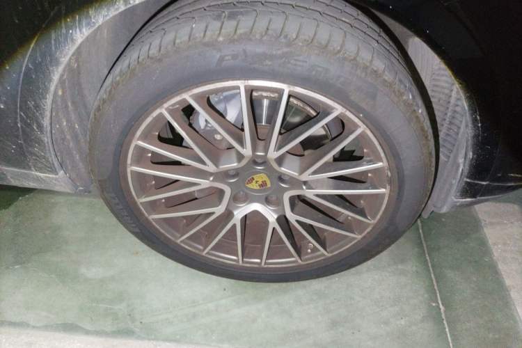 Used Porsche Cayenne 2023 Cayenne 3.0T Platinum Edition Right Front Wheel Hub