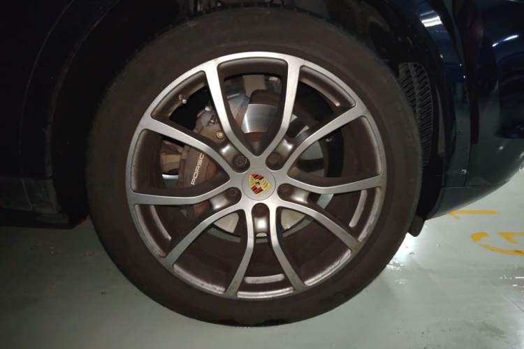 Used Porsche Cayenne 2023 Cayenne 3.0T Platinum Edition Right Front Wheel Hub