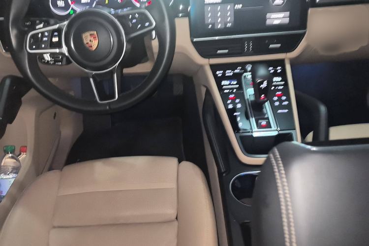 Used Porsche Cayenne 2023 Cayenne 3.0T Platinum Edition Steering Wheel