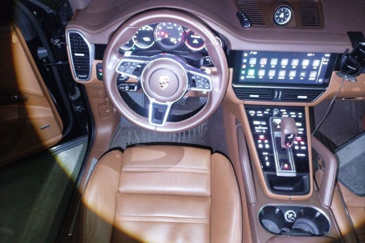 Used Porsche Cayenne 2023 Cayenne 3.0T Platinum Edition Steering Wheel