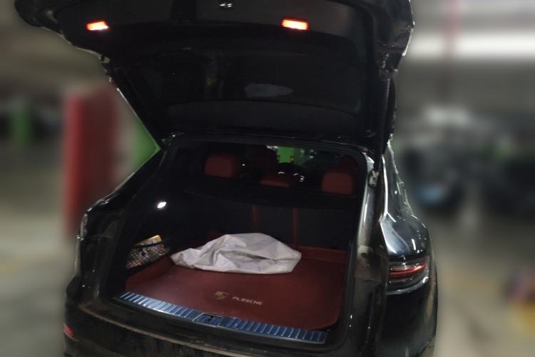 Used Porsche Cayenne 2023 Cayenne 3.0T Platinum Edition Trunk
