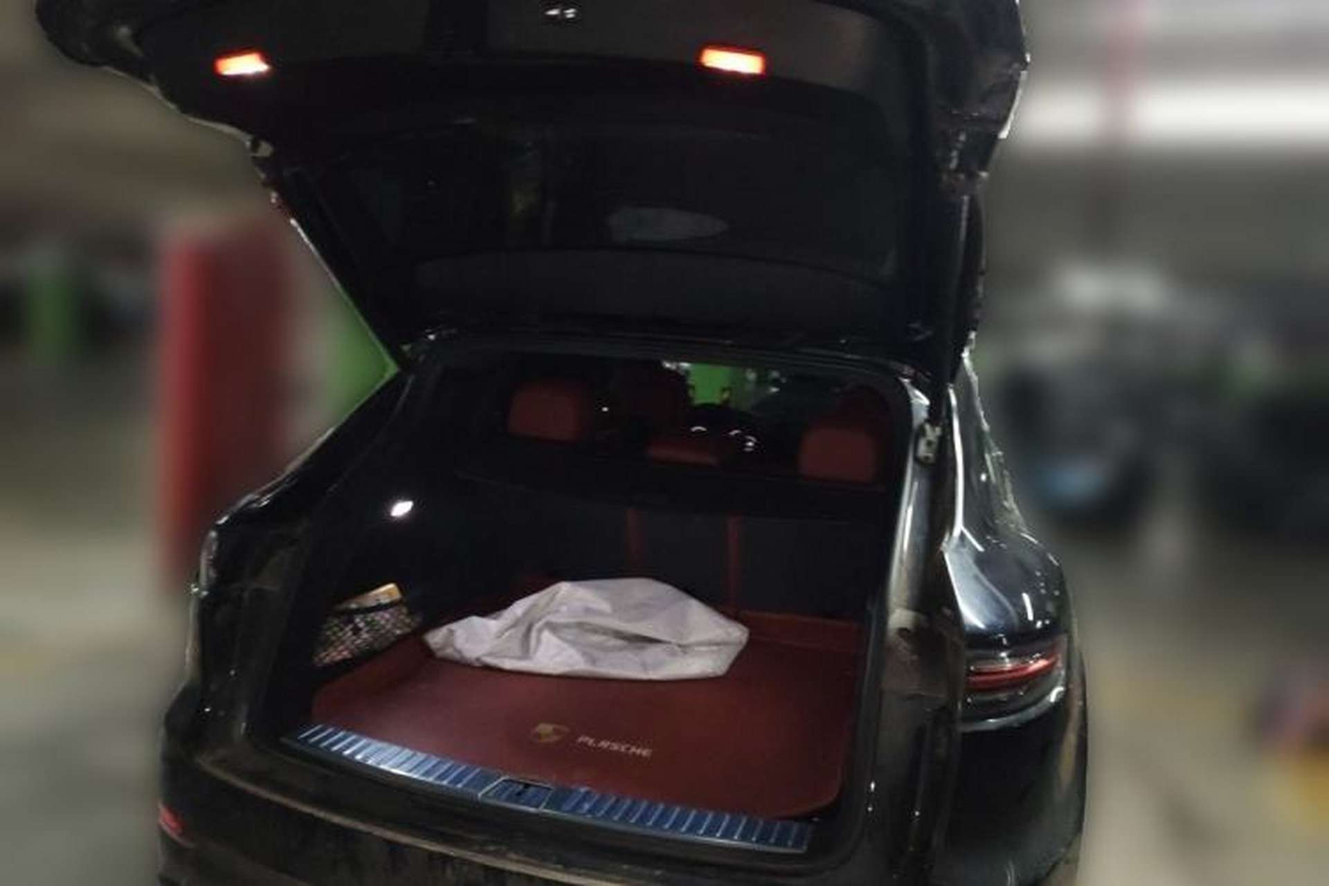 Used Porsche Cayenne 2023 Cayenne 3.0T Platinum Edition Trunk