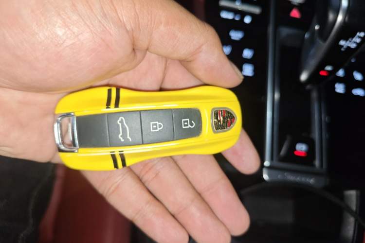 Used Porsche Cayenne 2023 Cayenne 3.0T Platinum Edition Vehicle Key