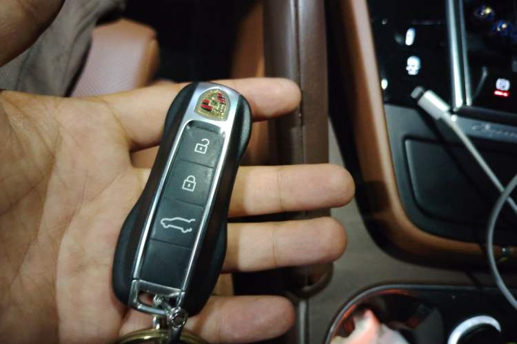 Used Porsche Cayenne 2023 Cayenne 3.0T Platinum Edition Vehicle Key