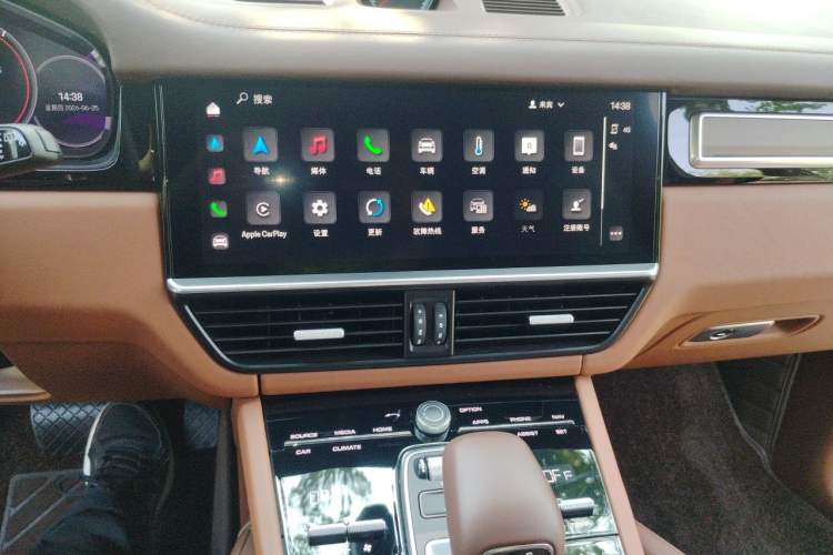 Used Porsche Cayenne 2023 Cayenne 3.0T Platinum Edition Audio And AC Panel